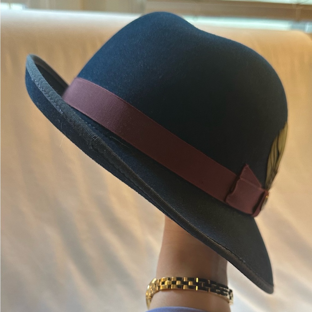 Goorin Bros. Vintage-style, navy blue fedora